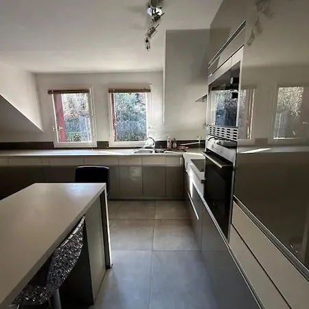 Duplex A Deux Pas Du Апартаменты Севрие